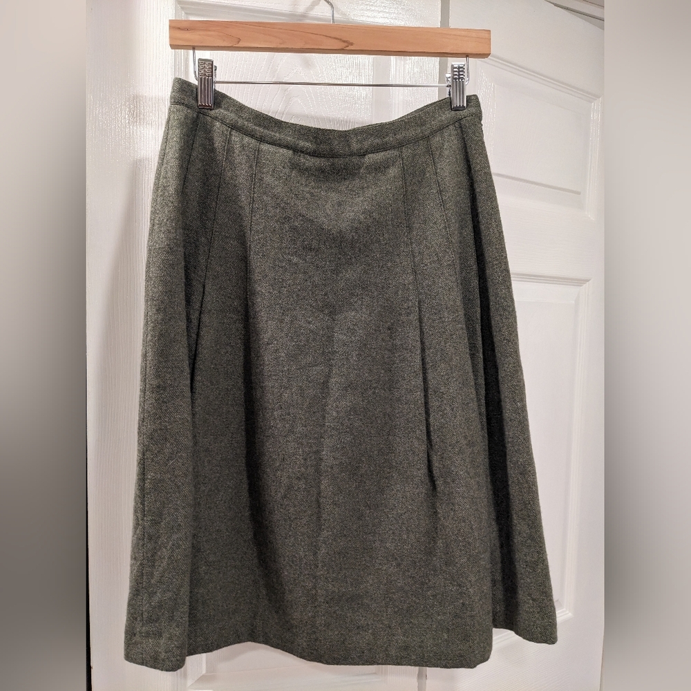100% wool tweed skirt with 100% silk lining